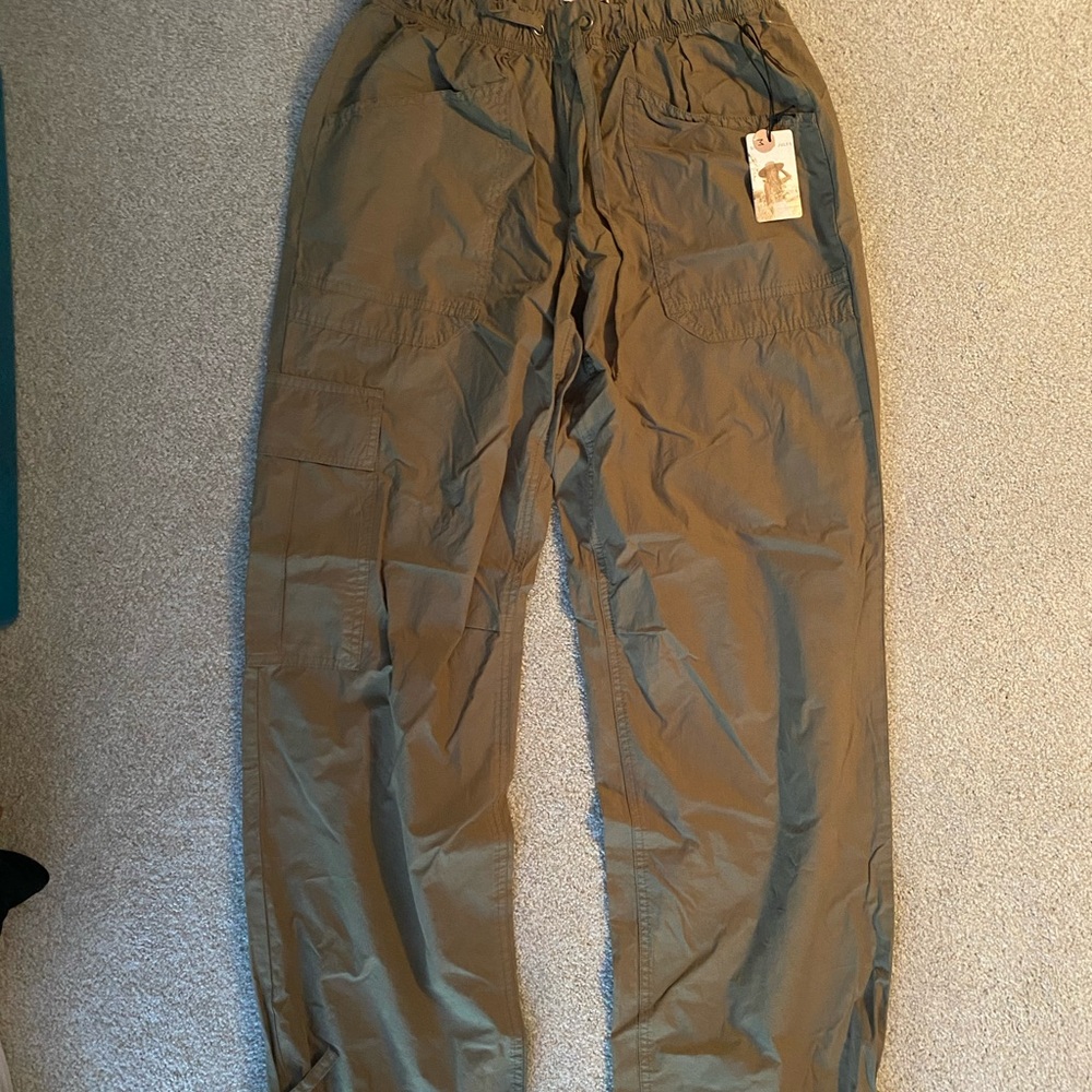 Women’s Olive Cargo Pants